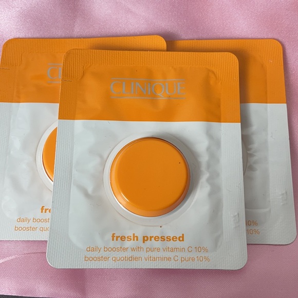 Clinique Skincare Bundle & Sampler - Picture 4 of 9